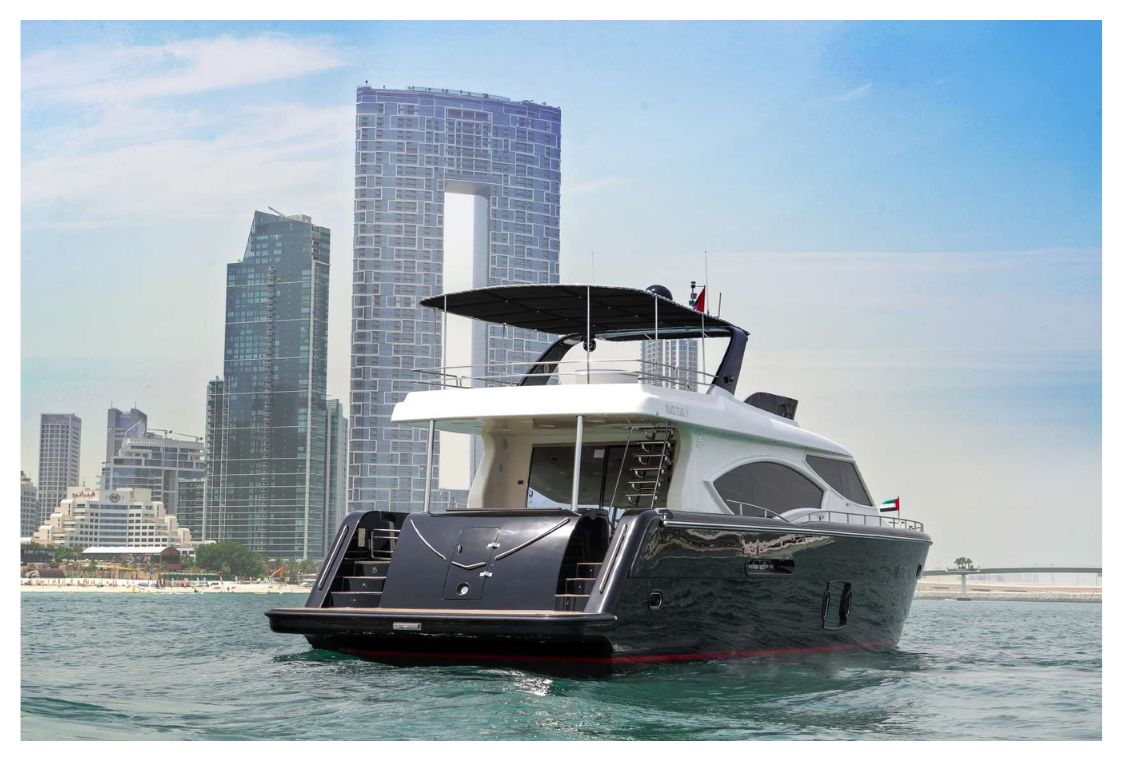 95ft yacht from outside